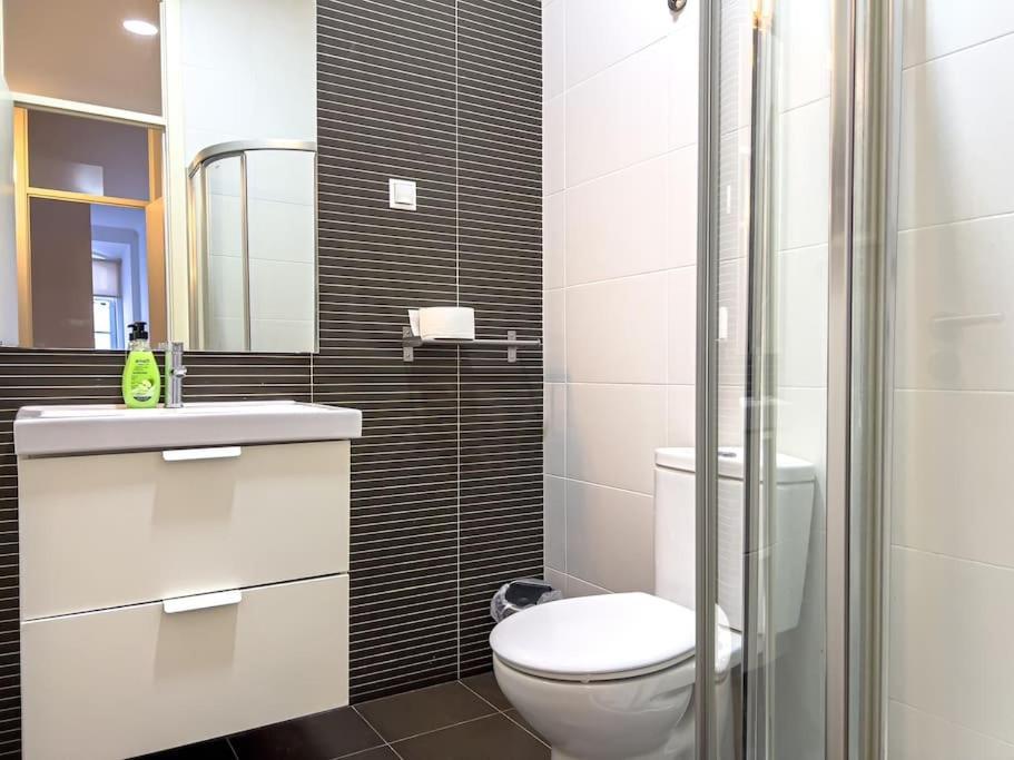 4 Rooms Home In Baixa Lissabon Buitenkant foto