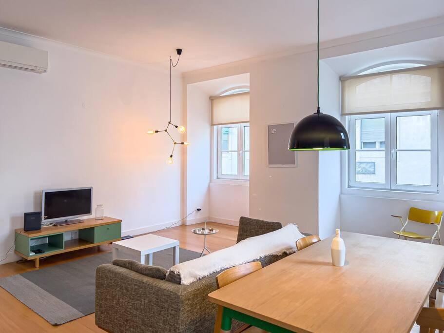 4 Rooms Home In Baixa Lissabon Buitenkant foto